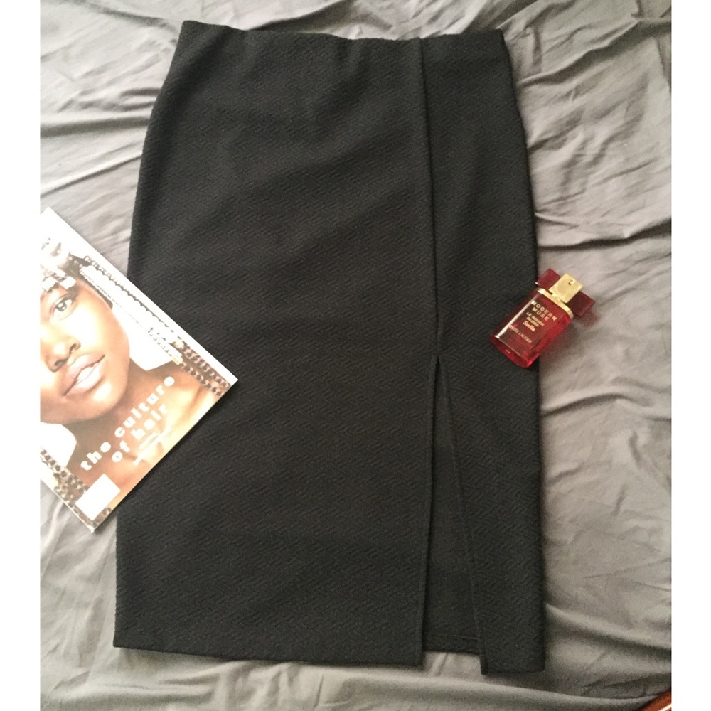 Black textured pencil skirt w/ slit
